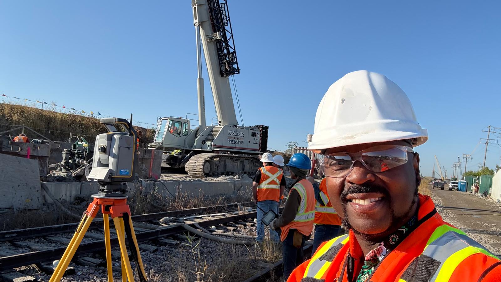 Engineer providing on-site technical advisory and supervision.